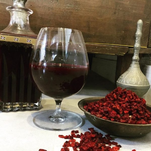 طرز تهیه آب زرشک خانگی با زرشک خشک