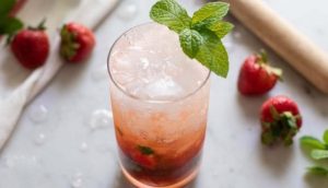طرز تهیه موهیتو توت فرنگی خانگی