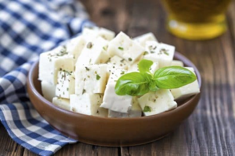 طرز تهیه پنیر خانگی با سرکه و آبلیمو بسیار لذیذ و خوشمزه