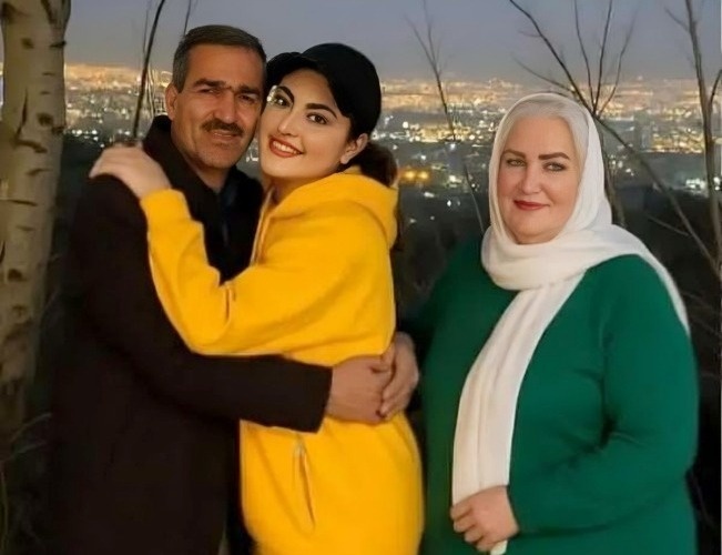 خانواده مریم مومن