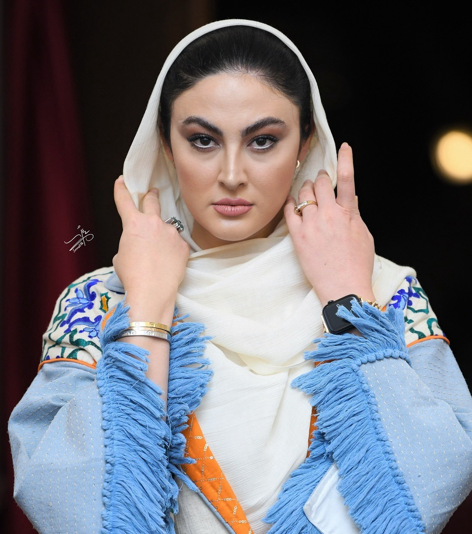 مریم مومن بازیگر⁩