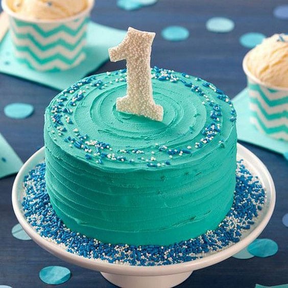 مدل کیک خامه ای خانگی مناسب برای تولد یکسالگی و یا سالگرد ازدواج