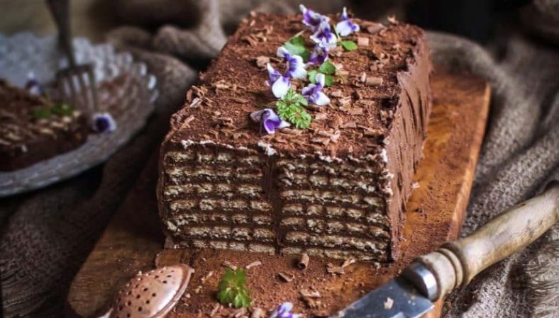طرز تهیه کیک یخچالی شکلاتی