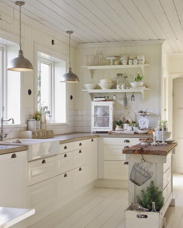 مدل کابینت چوبی سفید مناسب آشپزخانه کوچک
