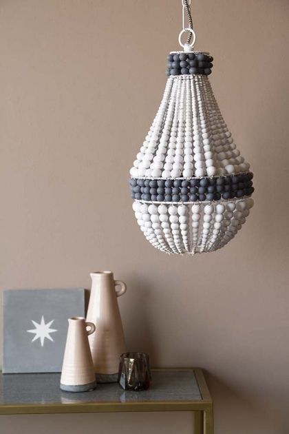 لوستر چوبی مدرن سفید رنگ مناسب اتاق خواب