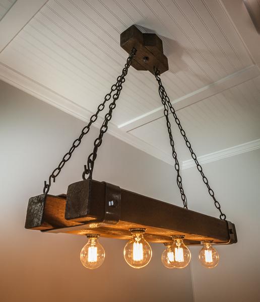 لوستر چوبی با آویز زنجیری مدل قدیمی