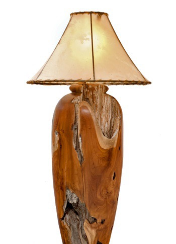 آباژور کلاسیک با پایهای از بافت طبیعی چوب