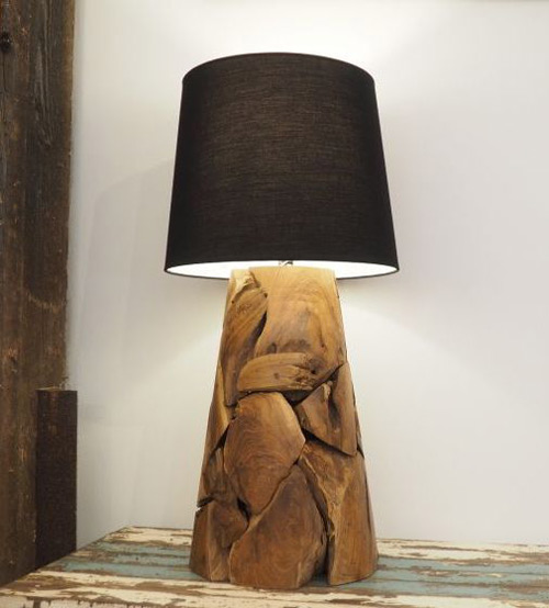 آباژور رومیزی همراه با احجام نامنظم چوبی