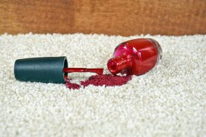 پاک کردن لاک از روی فرش