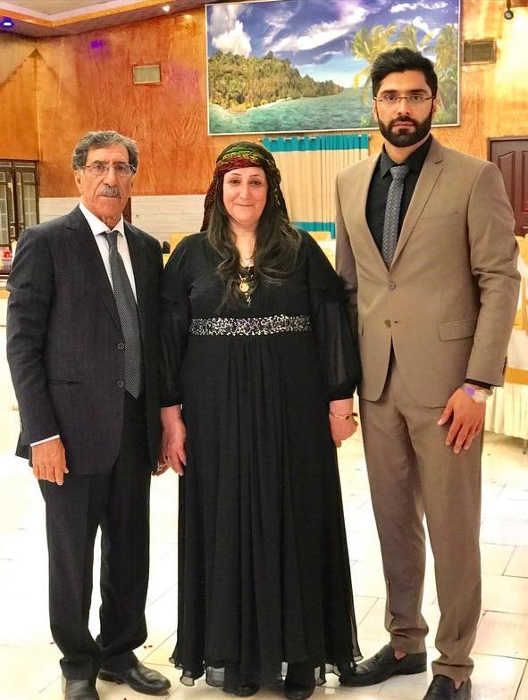 خانواده رضا صفایی به همراه پدر و مادر