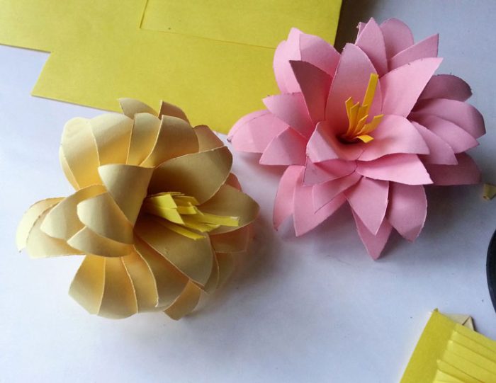 ساخت گل کاغذی به شکل صد پر لبه تیز 8