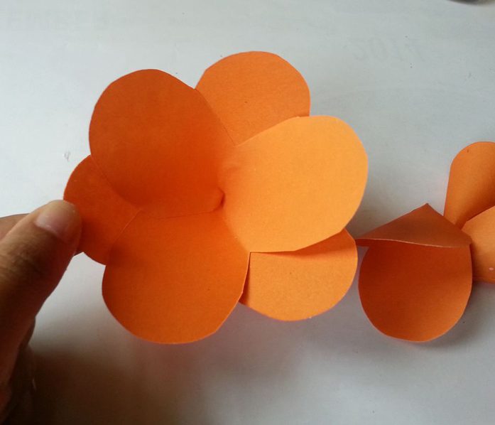ساخت گل کاغذی به روش ساده  5