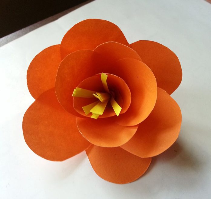 ساخت گل کاغذی به روش ساده 7