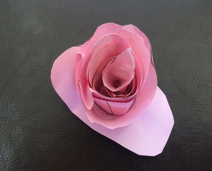 الگوی ساخت گل کاغذی به شکل رز نامنظم