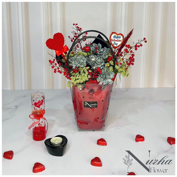 دسته گل زیبا در باکس برای ولنتاین