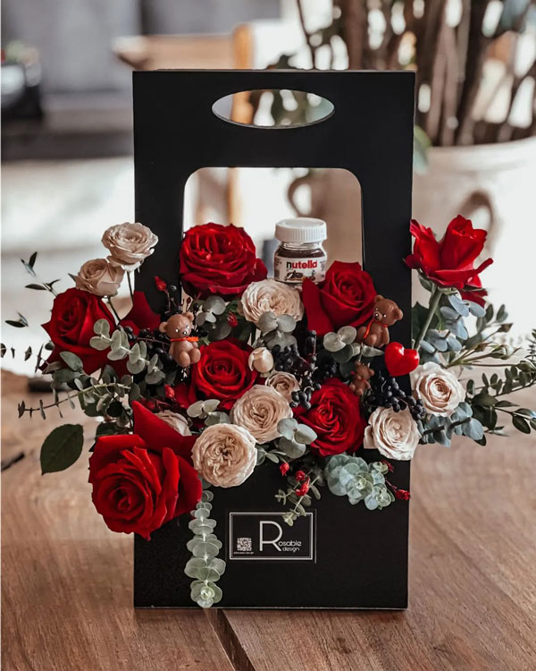 تزئین گل ولنتاین قرمز در باکس