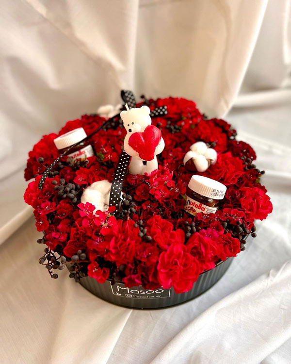 دسته گل رز در باکس برای ولنتاین