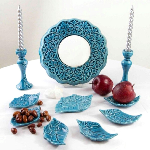 تزئین سفره هفت سین با ظروف آبی رنگ