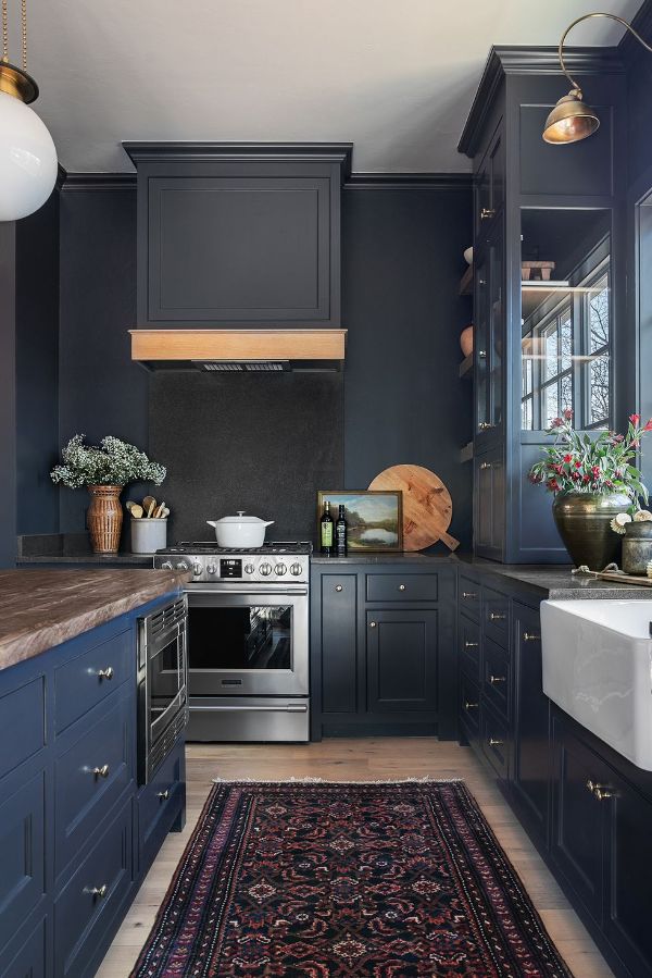 ترکیب رنگ تیره برای آشپزخانه مدرن 