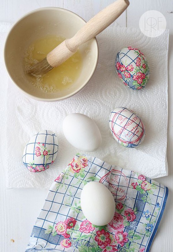 کپی طرح دستمال و پارچه روی تخم مرغ رنگی 