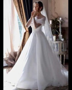 لباس عروس ساده با تور بلند