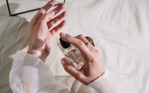 پاک کردن لکه عطر
