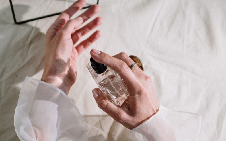پاک کردن لکه عطر
