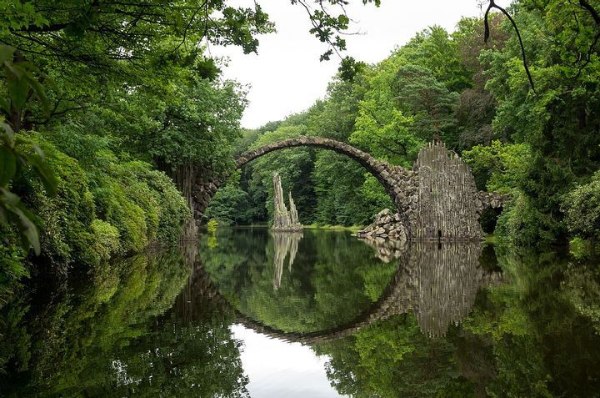 پل اهریمنِ راکوتزبروک (Rakotzbrücke Devil’s Bridge) در آلمان