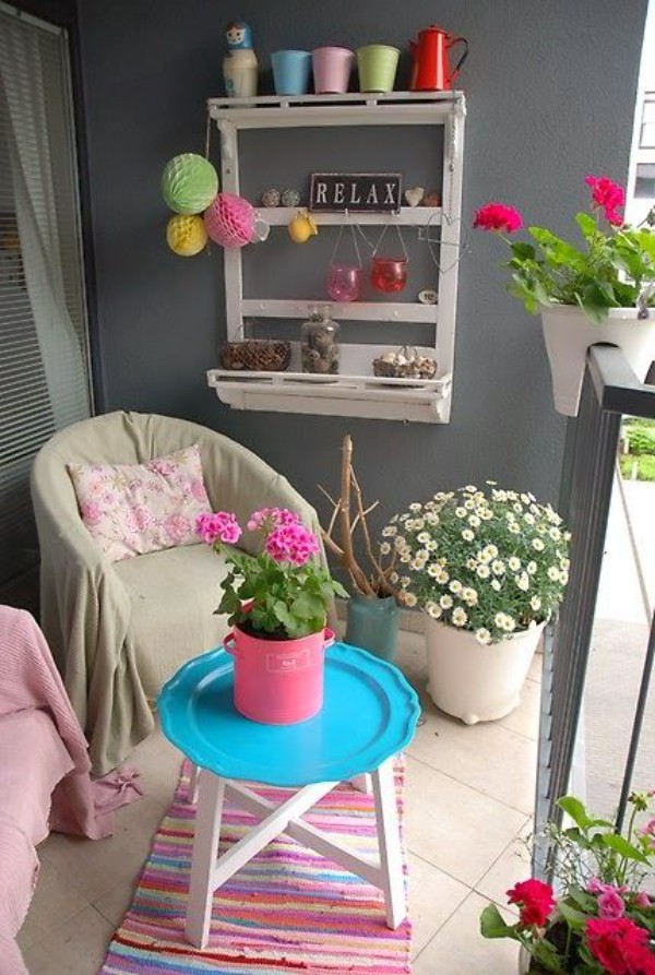 استفاده از مبلمان و گل برای بالکن آپارتمان