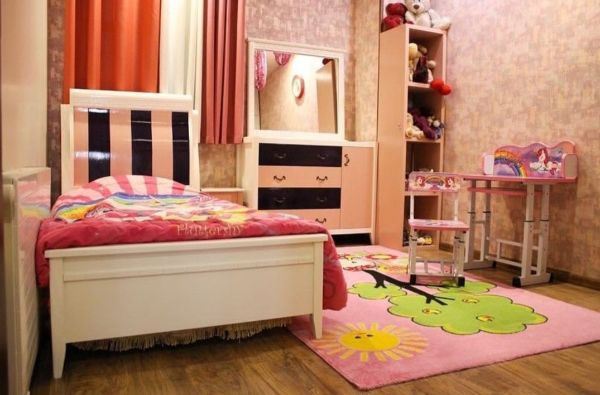 استفاده از رنگ های شاد برای طراحی اتاق بزرگ دخترانه