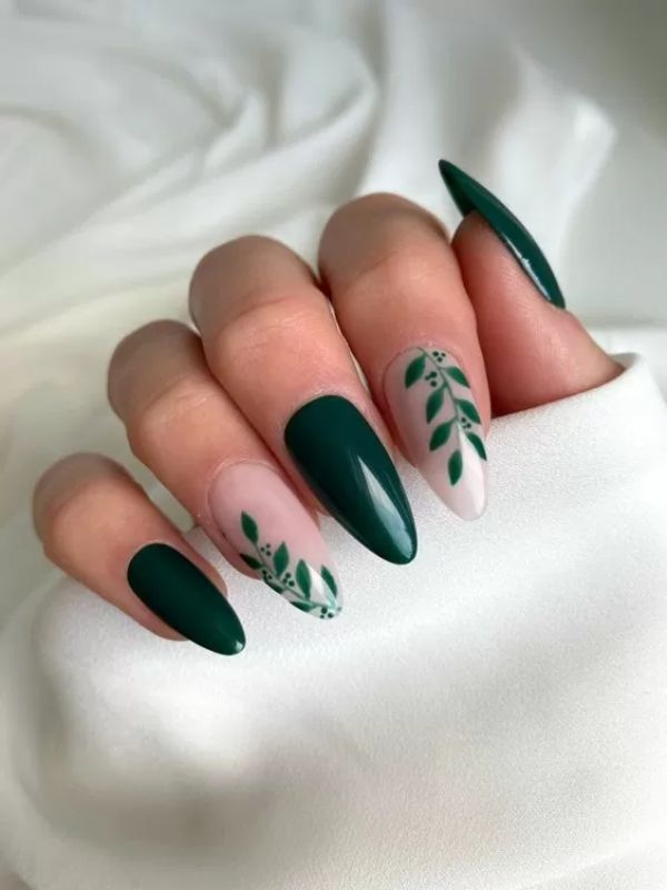 ترکیب لاک سبز زمردی با سفید طرح دار