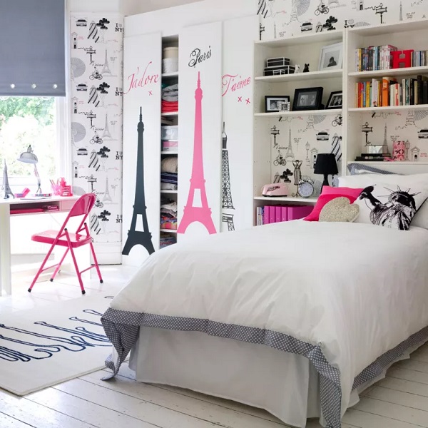 طراحی متفاوت اتاق خواب دخترانه با استفاده از کاغذ دیواری و پوستر