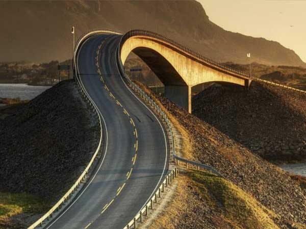 پل استورزایساندت (Storseisundet) در نروژ