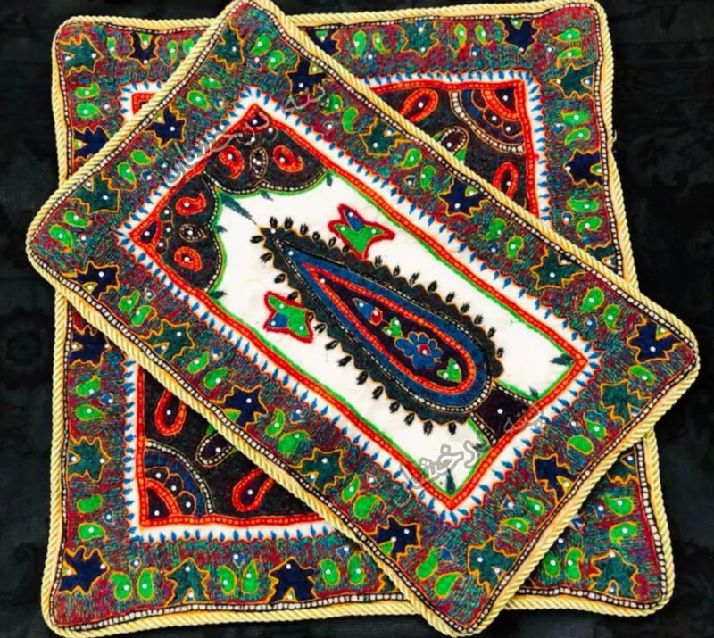 جانماز گلدوزی شده رنگی