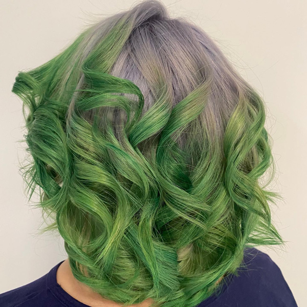 سبز نعنایی روی موی دکلره شده