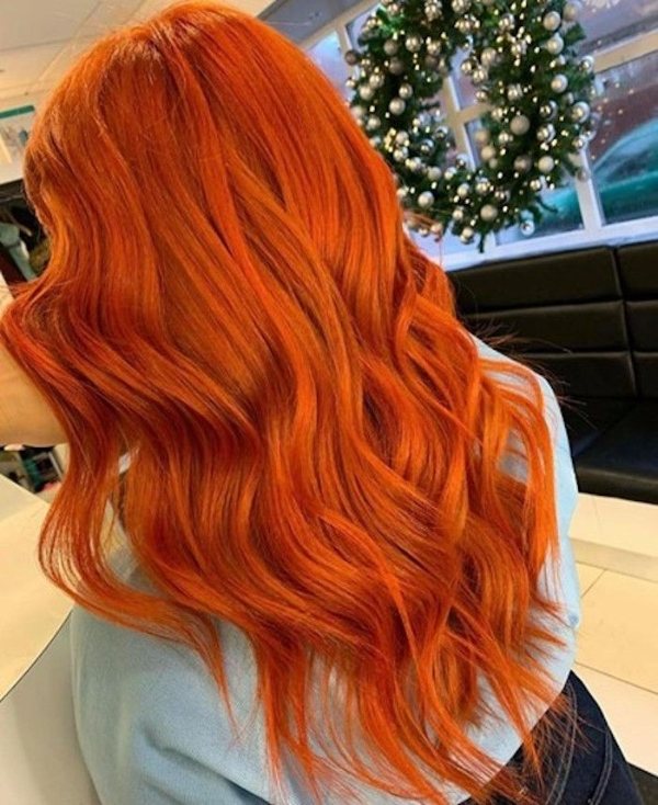موی بلند با رنگ موی نارنجی