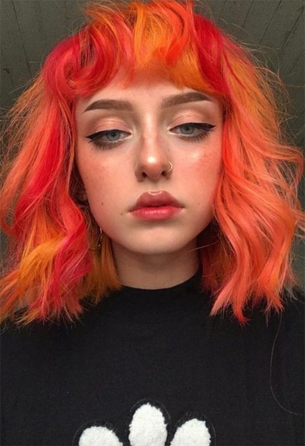 رنگ مو نارنجی با مدل مو حالت دار و کوتاه