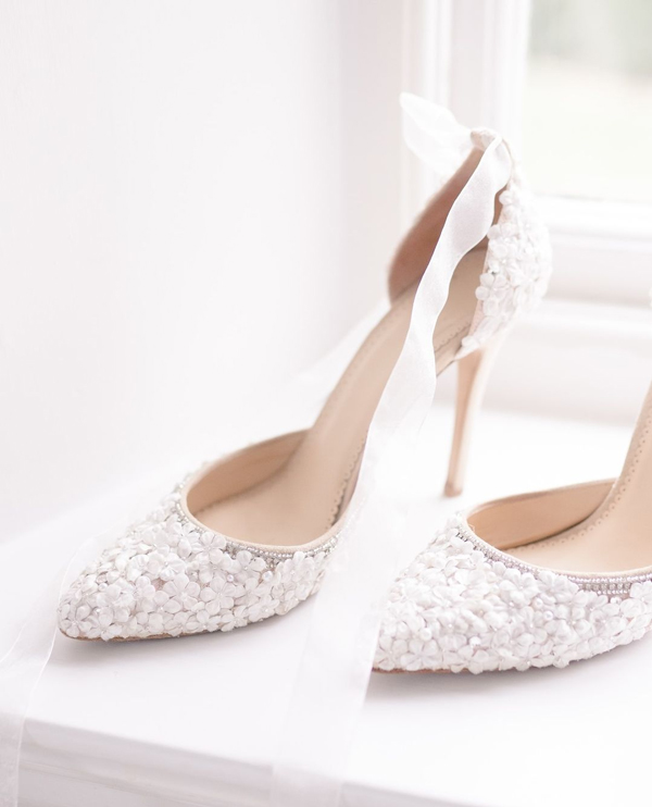 کفش توری عروس با طرح گل