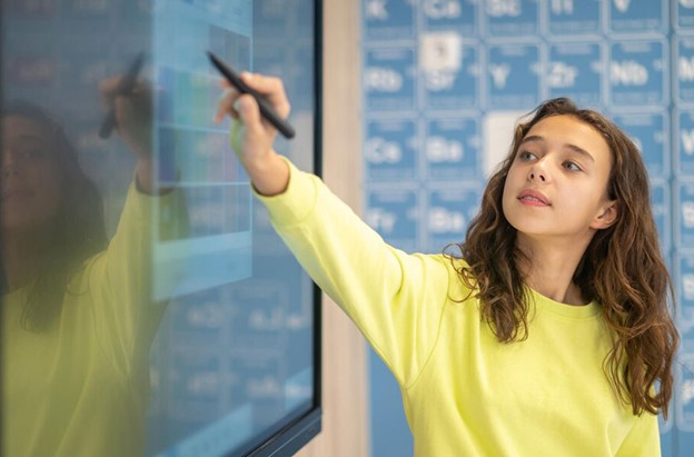 تخته هوشمند چه نوع دستگاهی محسوب می شود