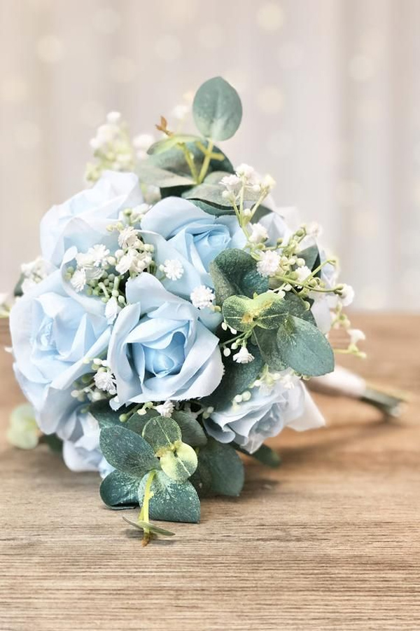 دسته گل عروس با گل رز آبی