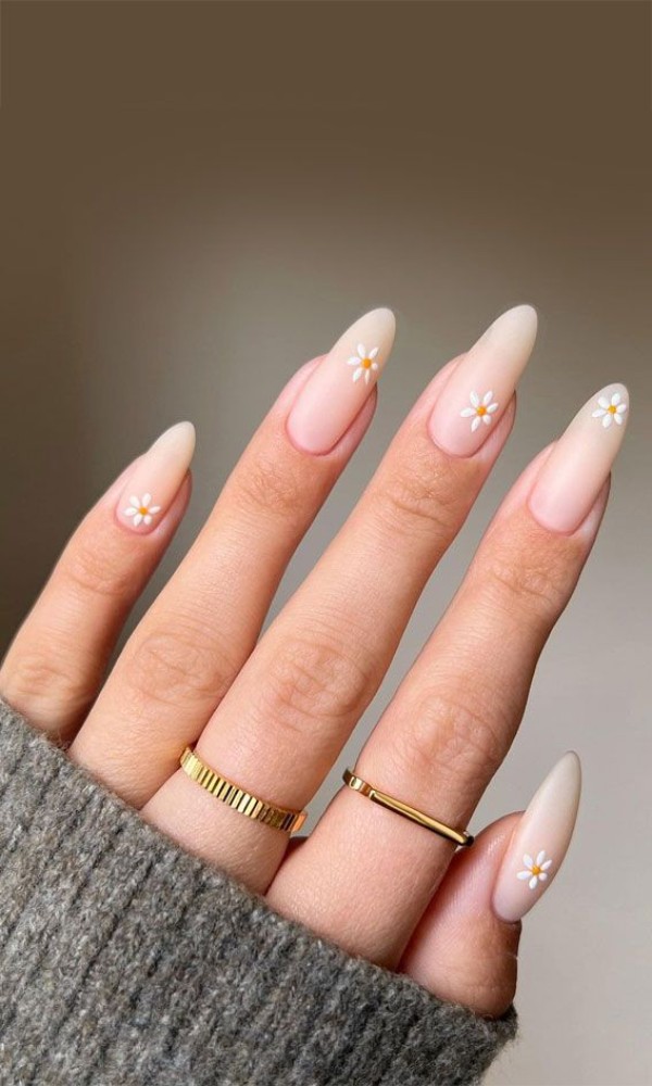 طراحی ساده لاک با گل بابونه