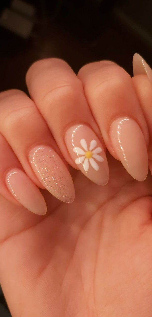 طراحی لاک گل بابونه سفید