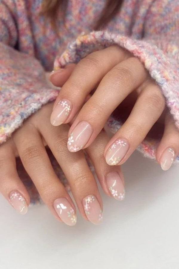 طراحی ناخن گل بابونه