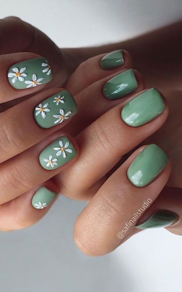 طراحی ناخن بابونه رنگی 