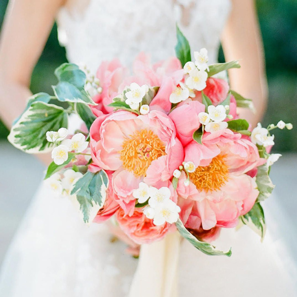 دسته گل عروس با گل های وحشی صورتی