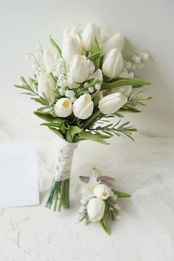 دسته گل عروس با گل لاله سفید
