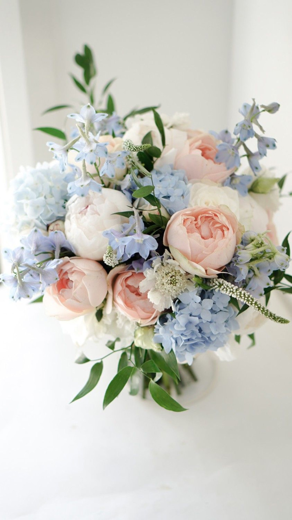 دسته گل عروس با گل صد تومنی