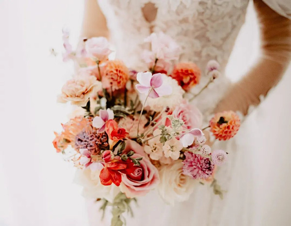 دسته گل با گل های وحشی برای عروس