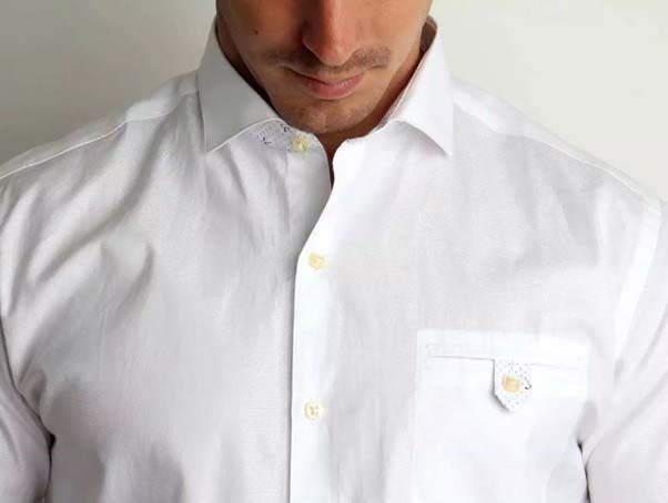 بهترین شویندهها برای ازبینبردن لکه یقه پیراهن مردانه