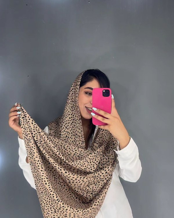 شاال کرم قهوه‌ای خال خالی زنانه
